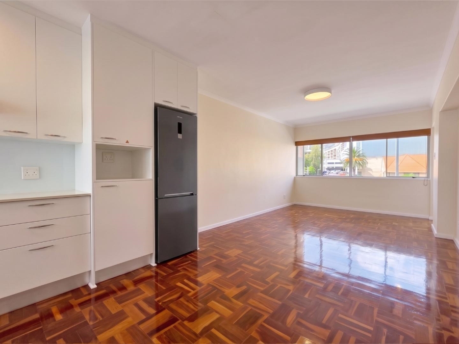 To Let 1 Bedroom Property for Rent in Sea Point Western Cape